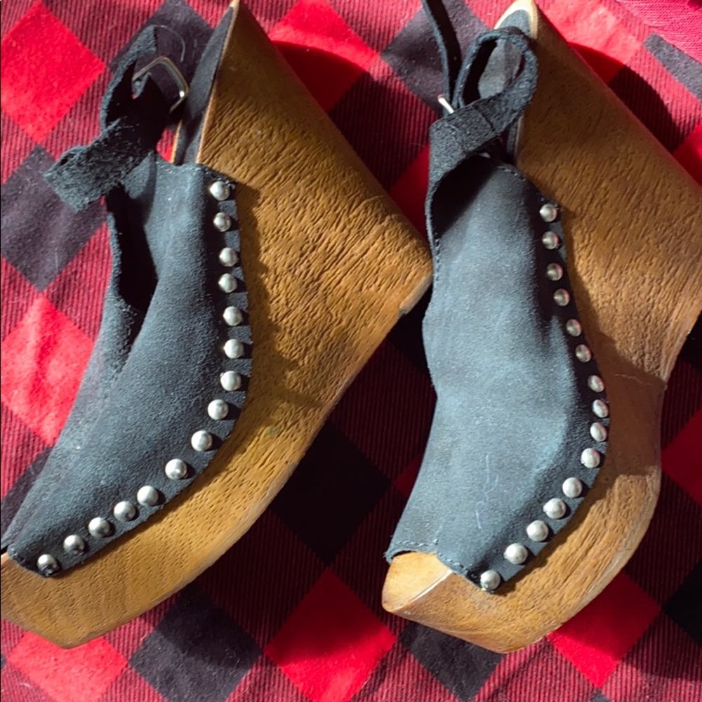 Black and Wood wedges